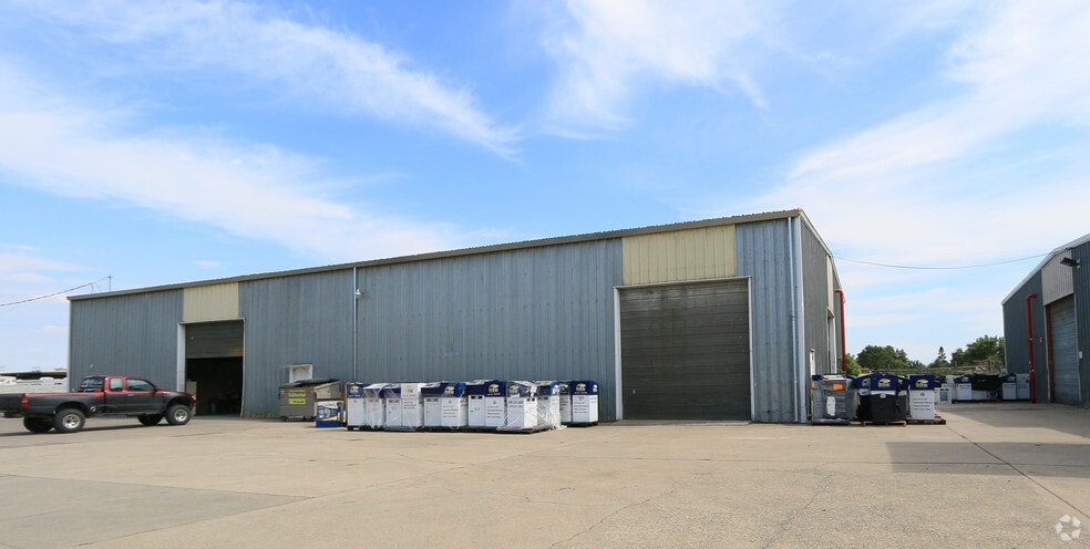 More Photos Of 9752 Kent St, Elk Grove Warehouse For Lease