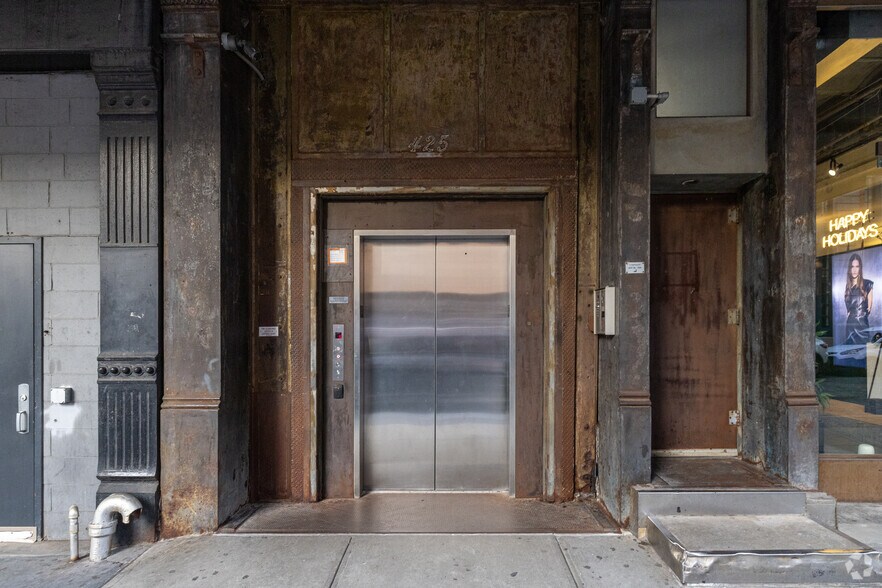 More Photos Of 875 Washington St, New York Office For Lease