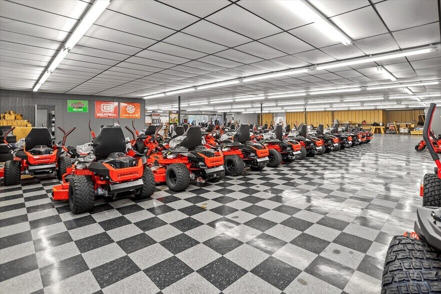 More Photos Of 101 S US Highway 69, Huntington Department Store For Sale