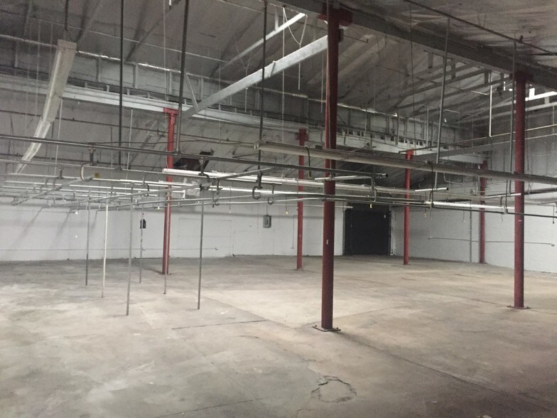 More Photos Of 710-734 E 62nd St, Los Angeles Warehouse For Lease
