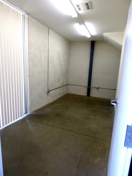 More Photos Of 3608 Griffith Ave, Los Angeles Light Manufacturing For Lease