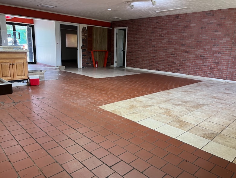 More Photos Of 3644 Victory Dr, Columbus Restaurant For Lease