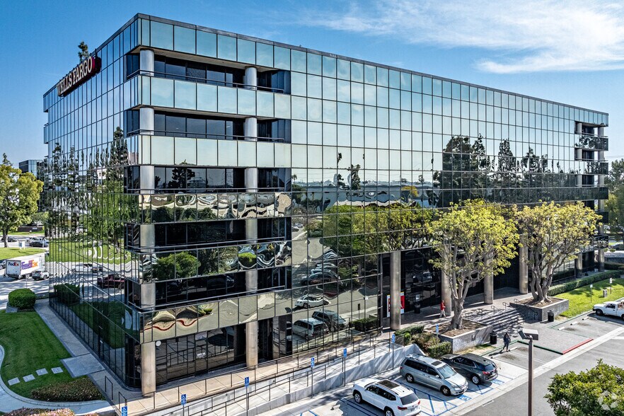 More Photos Of 5701 S Eastern Ave, Los Angeles Office For Lease