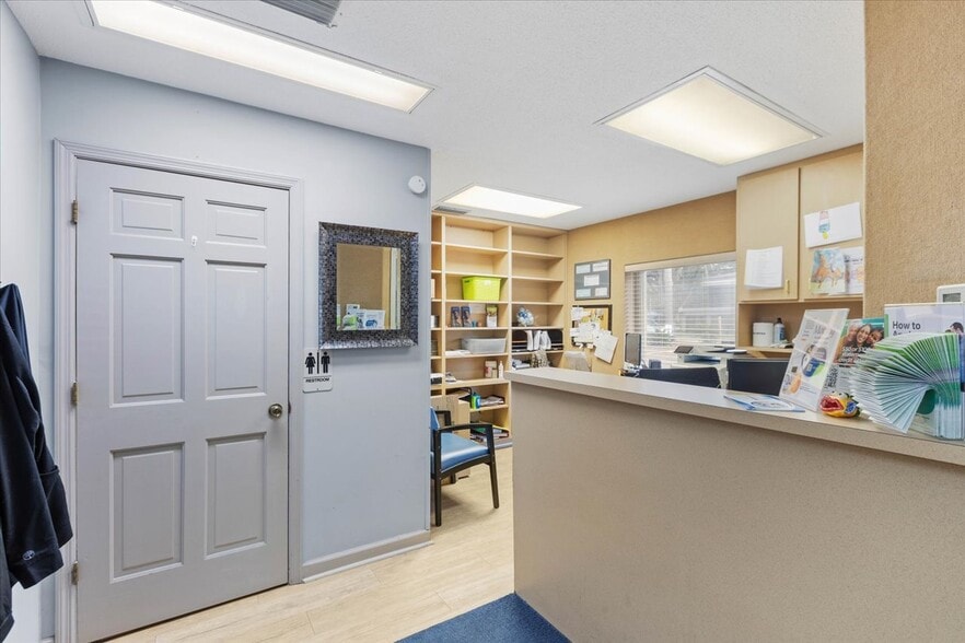 More Photos Of 235-237 John Knox Rd, Tallahassee Medical For Sale