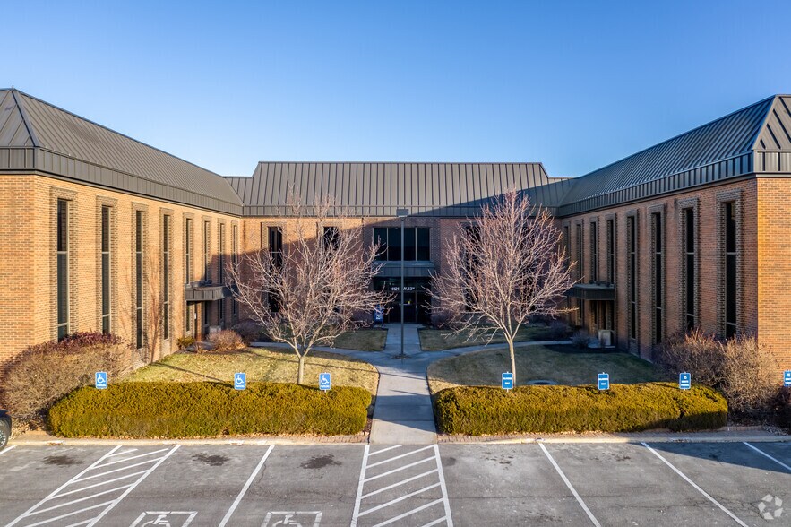More Photos Of 4121 W 83rd St, Prairie Village Office For Lease