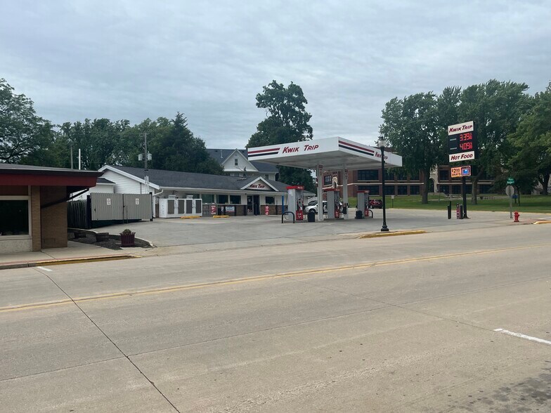 More Photos Of 111 N Main St, Mayville Public Library For Sale