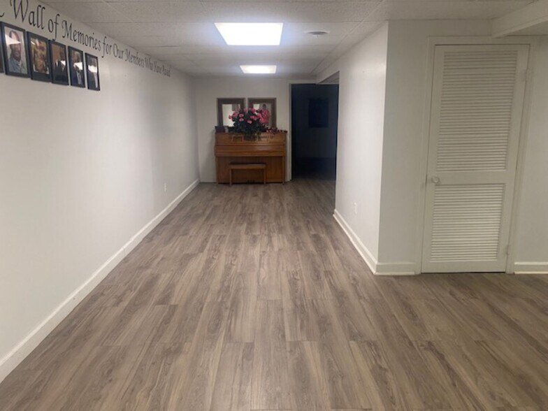 More Photos Of 109 Fontaine Dr, Ridgeway Funeral Home For Sale