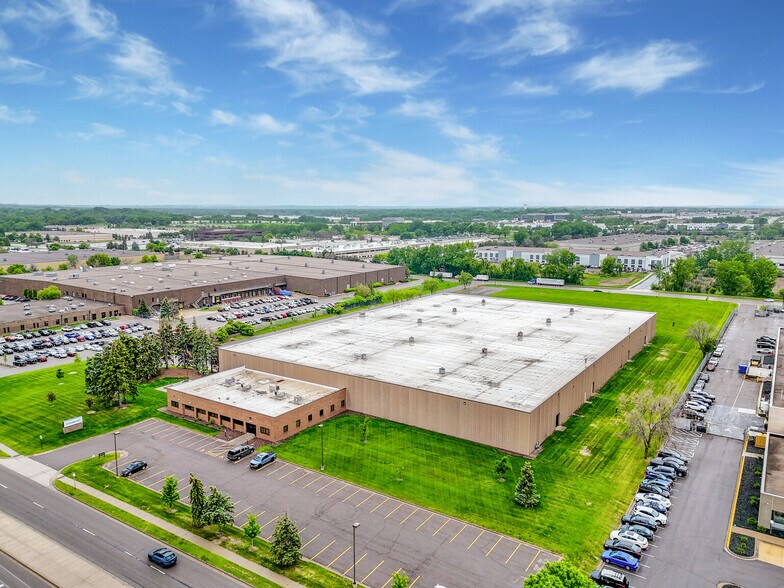 More Photos Of 7509 Boone Ave N, Brooklyn Park Distribution For Lease
