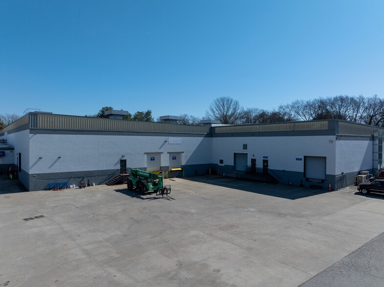 More Photos Of 359 Maple St, Gallatin Manufacturing For Sale