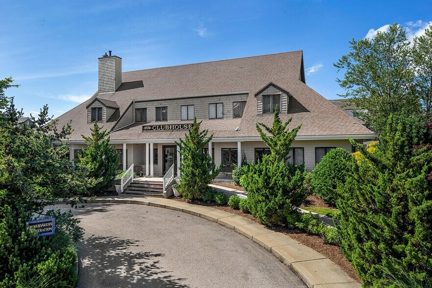More Photos Of 551 Thames St, Newport Hotel For Sale