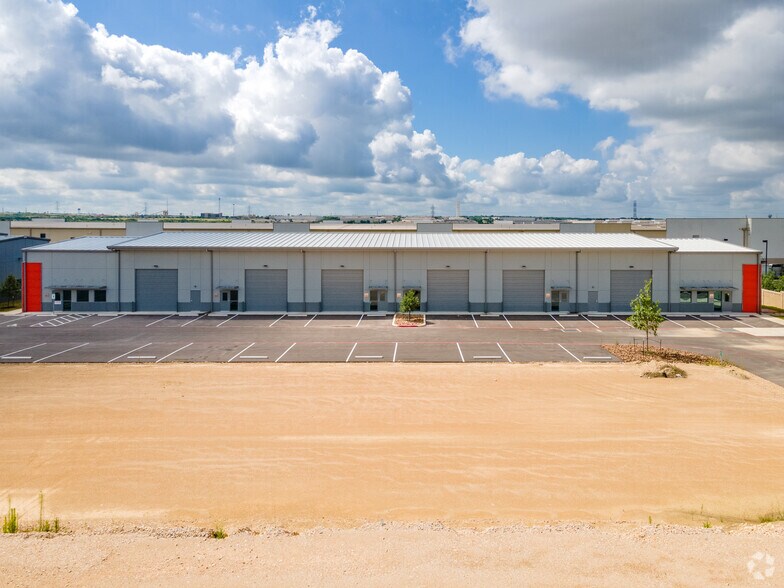 More Photos Of 7637 Fm 3009, Schertz Light Distribution For Sale