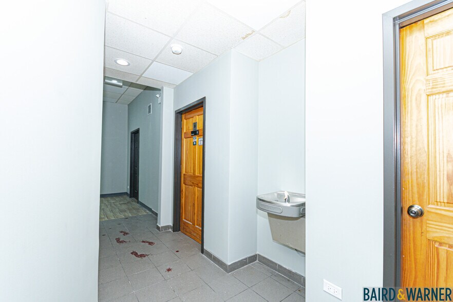 More Photos Of 4827-4831 W Irving Park Rd, Chicago Office For Lease