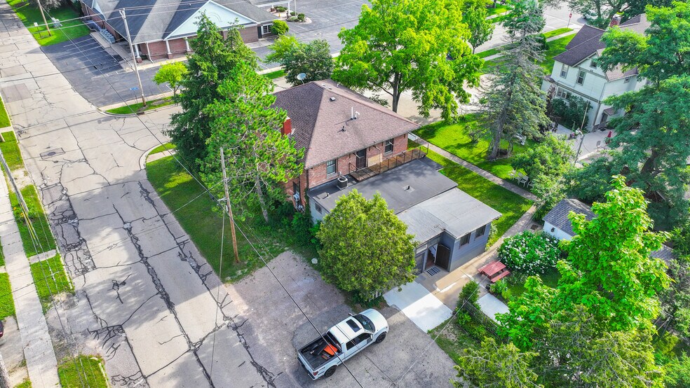 More Photos Of 109 W Lake St, Waupaca Healthcare For Sale