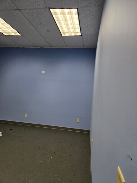 More Photos Of 261 Niagara-Carthage Rd, Carthage Warehouse For Lease