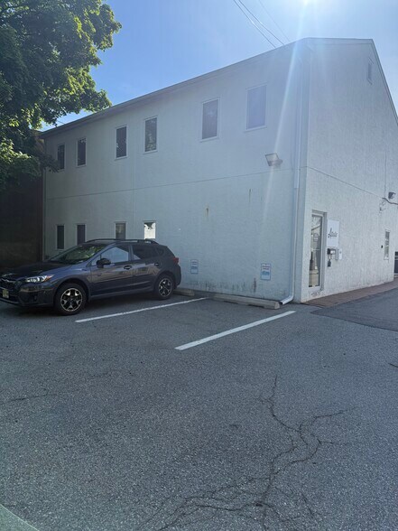More Photos Of 15 Rockland Ter, Verona Office For Lease