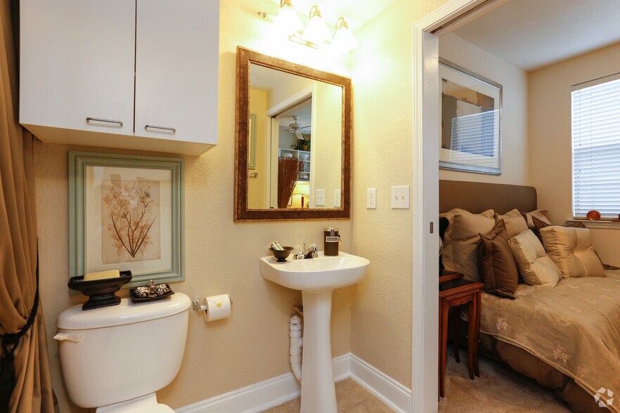 More Photos Of 120 N Cedar St, Charlotte Apartments For Lease