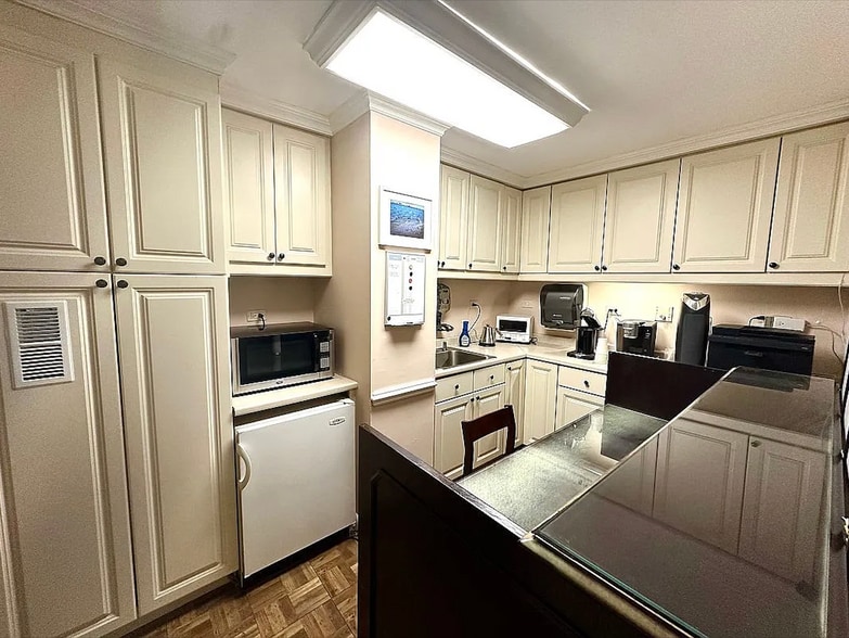 More Photos Of 333 E 34th St, New York Apartments For Sale