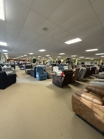 More Photos Of 411 Rt-108, Somersworth Freestanding For Sale