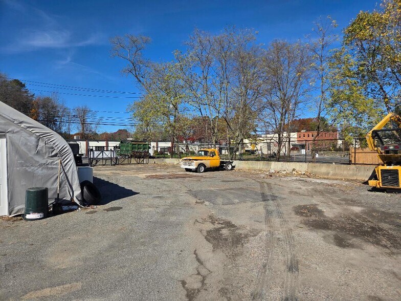 More Photos Of 50 Union Ave, Sudbury Warehouse For Lease