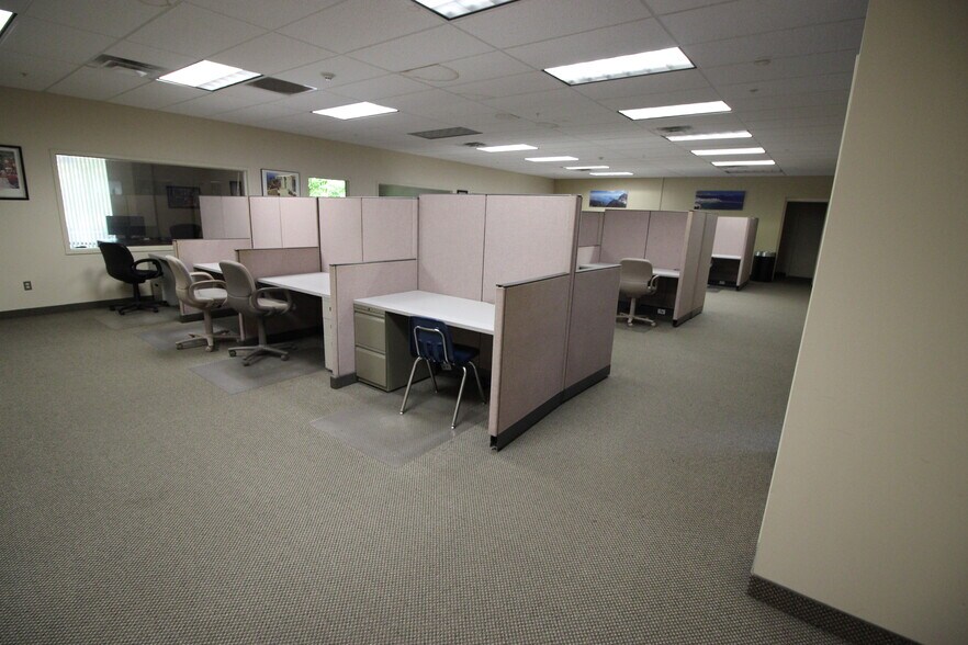 More Photos Of 455 Maryland Dr, Fort Washington Light Manufacturing For Sale