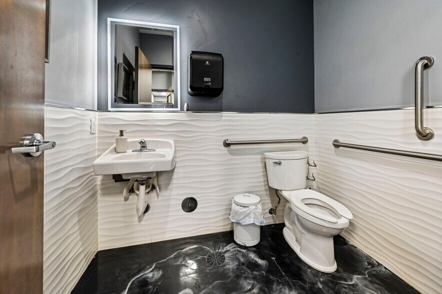 More Photos Of 7302 Cole Vw, Colorado Springs Office For Sale