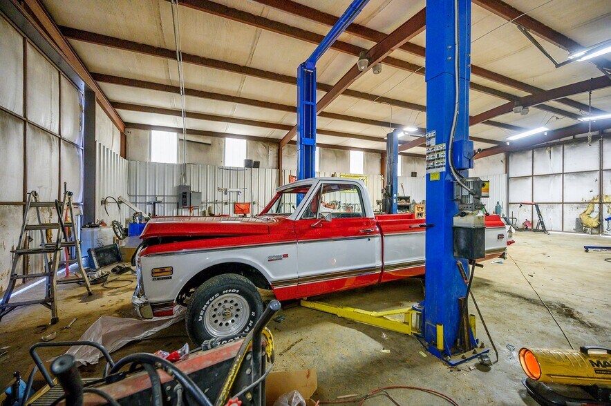 More Photos Of 1277 E Martin Luther King Dr, Broken Bow Office For Sale