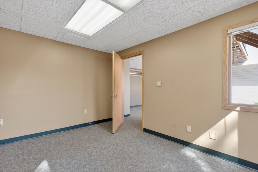 More Photos Of 6300 Sashabaw Rd, Village of Clarkston Storefront For Lease