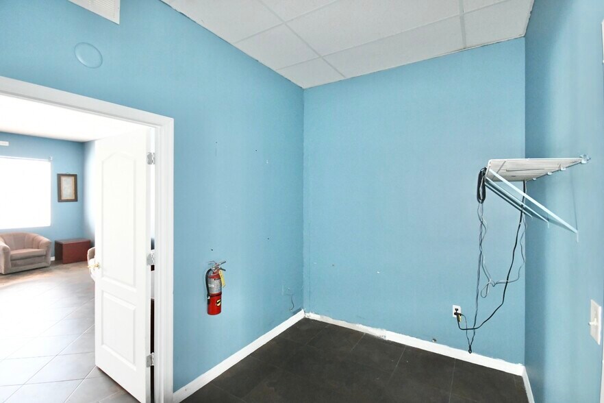 More Photos Of 17218 Toledo Blade Blvd, Port Charlotte Unknown For Lease