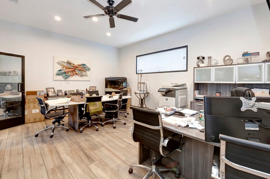 More Photos Of 1731 S Cactus Ave, Bloomington Auto Dealership For Sale