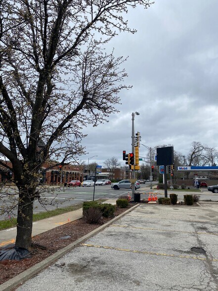 More Photos Of 8357 Skokie Blvd, Skokie Convenience Store For Lease