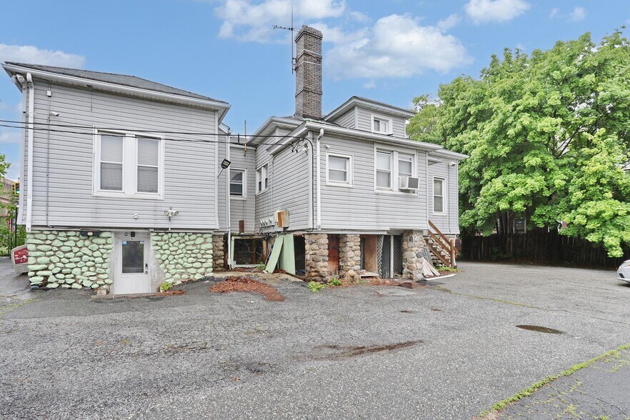 More Photos Of 22 S Madison Ave, Spring Valley Office For Sale