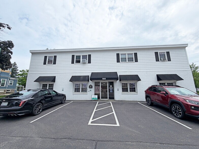 More Photos Of 860 Main St, Sanford Medical For Sale