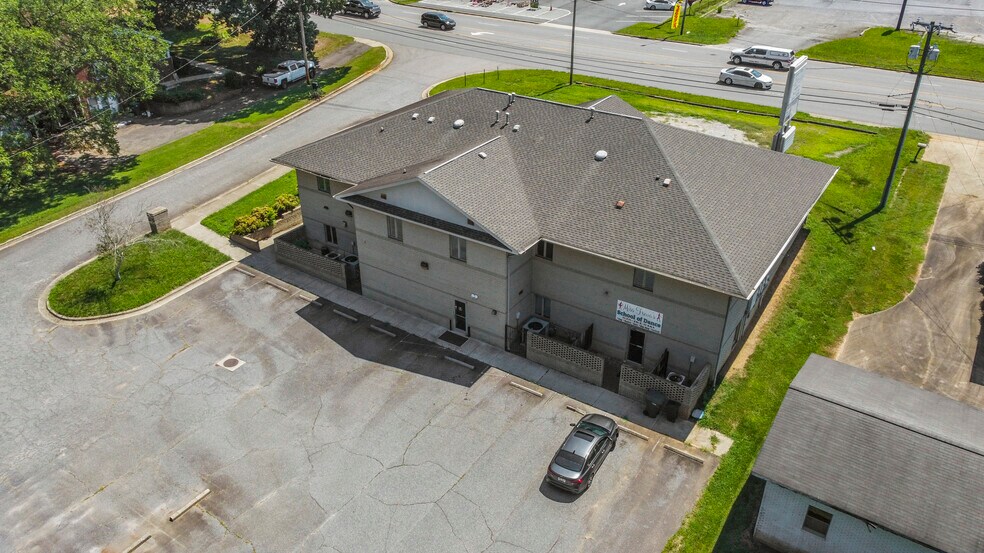 More Photos Of 2180 Northwest Blvd, Newton Medical For Sale