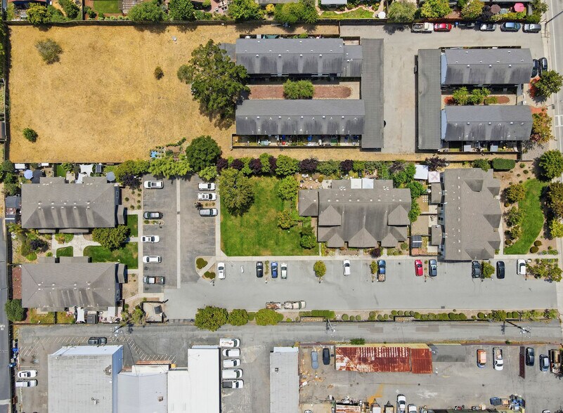 More Photos Of 2220 Chanticleer Ave, Santa Cruz Apartments For Sale