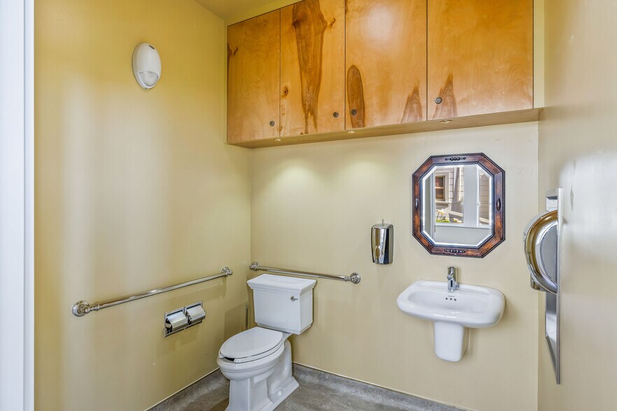 More Photos Of 45094 Main St, Mendocino General Retail For Sale