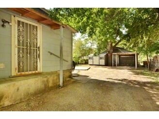 More Photos Of 2335 E Cesar Chavez St, Austin Freestanding For Lease