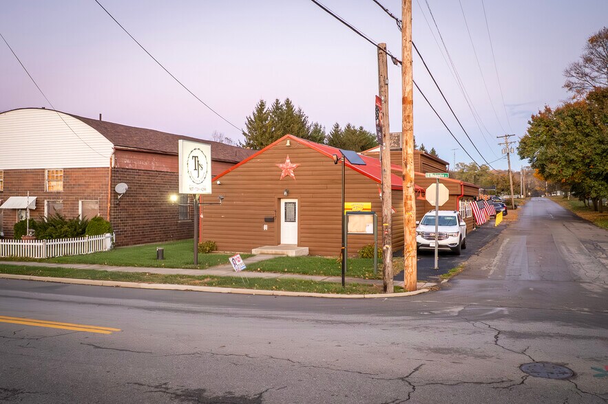 More Photos Of 617 S Washington St, New Paris Bar For Sale