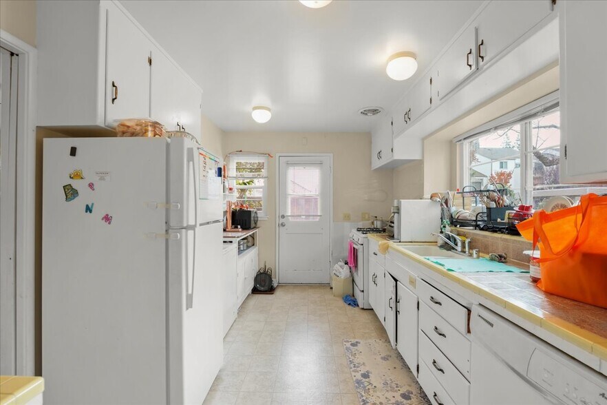 More Photos Of 2735 Byron St, Palo Alto Multifamily For Sale