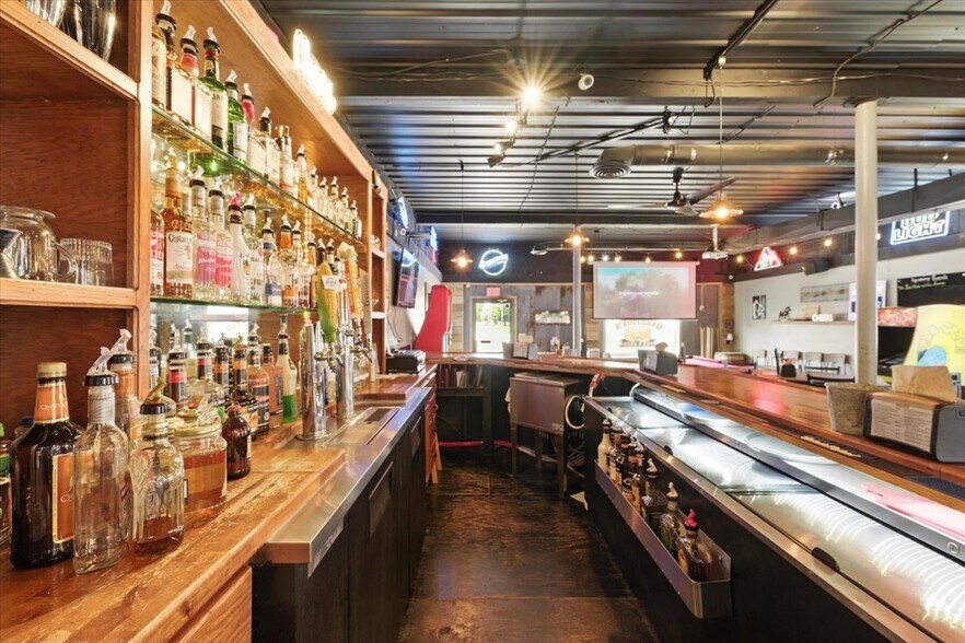 More Photos Of 501-503 Iowa Ave, Essex Storefront Retail Residential For Sale