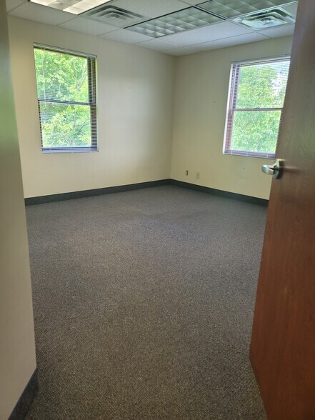 More Photos Of 3600 Brecksville Rd, Richfield Light Distribution For Lease