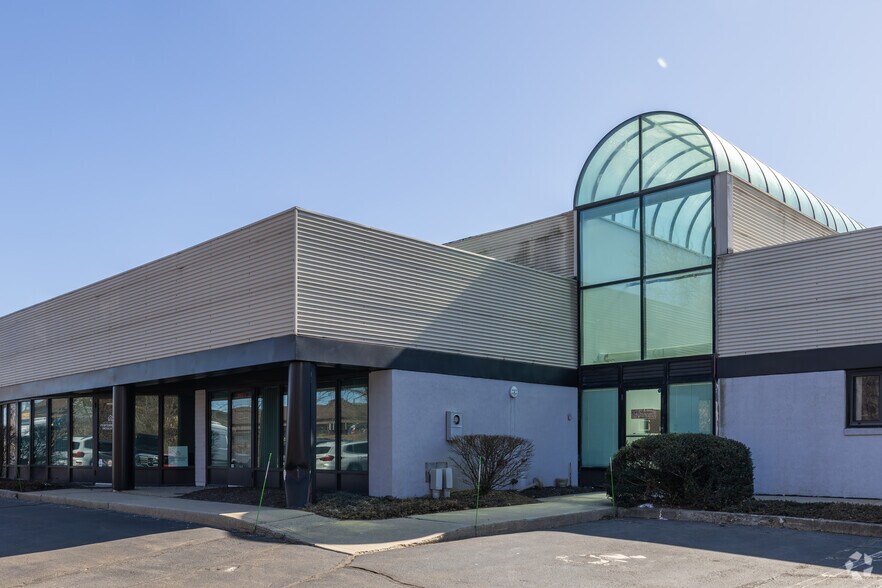 More Photos Of 260-264 Quarry Rd, Milford Light Manufacturing For Lease