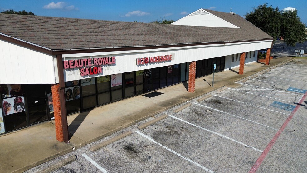 Primary Photo Of 209 Bedford Rd, Bedford General Retail For Lease