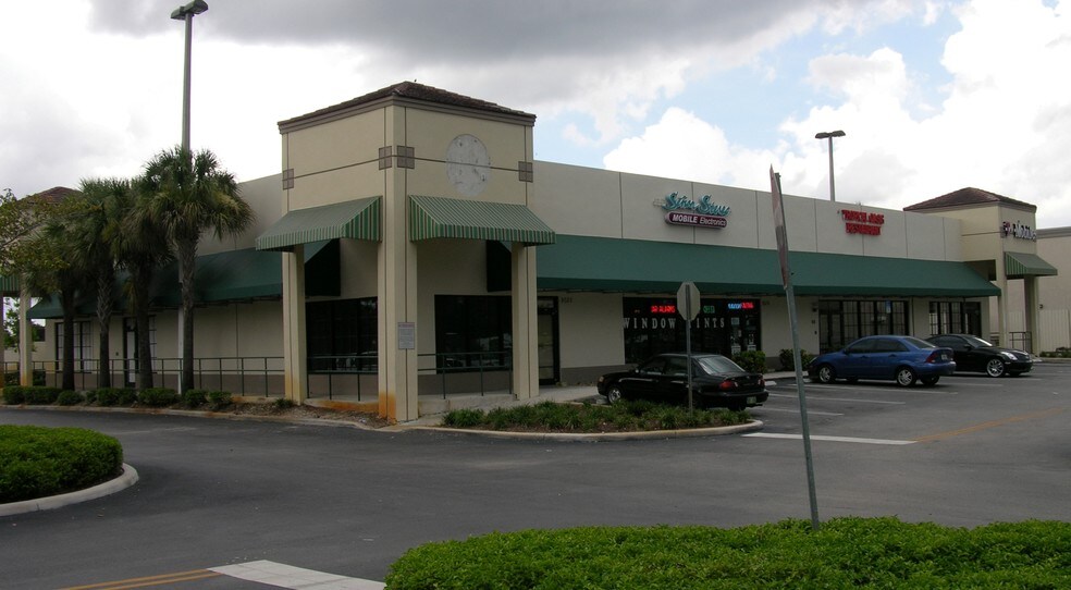 Primary Photo Of 9009-9025 Pines Blvd, Pembroke Pines Restaurant For Lease