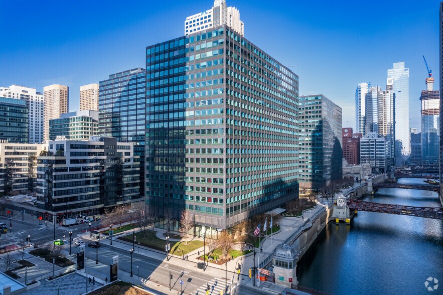More Photos Of 120 S Riverside Plz, Chicago Business Park For Lease