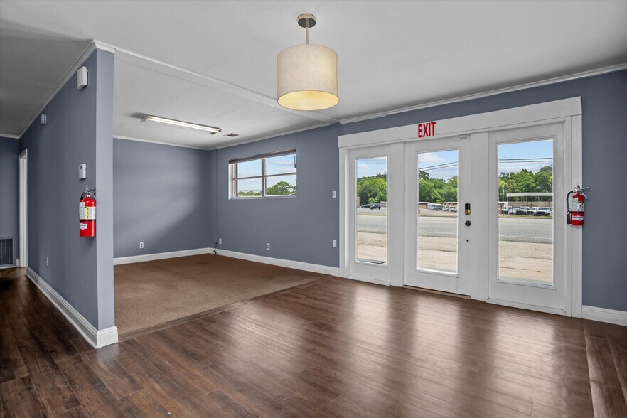 More Photos Of 806 S Timberland Dr, Lufkin Coworking Space