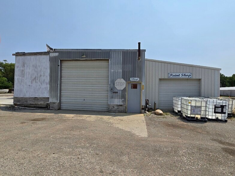 More Photos Of 808 W Walnut St, Fairbury Industrial For Sale