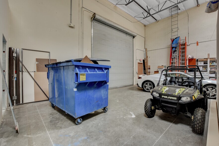 More Photos Of 545 W Sunset Rd, Henderson Flex For Sale