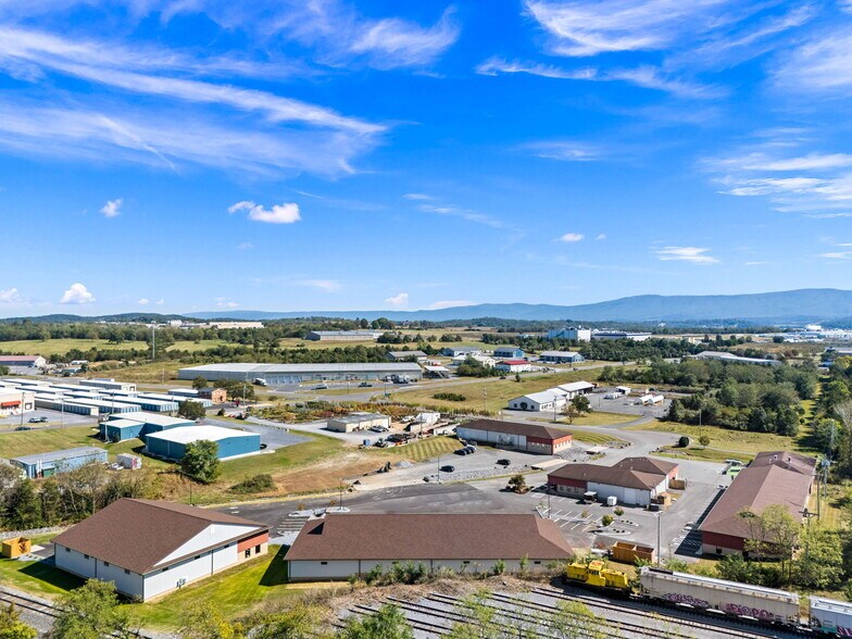 More Photos Of 975 Sawtooth Oak Cir, Harrisonburg Warehouse For Lease