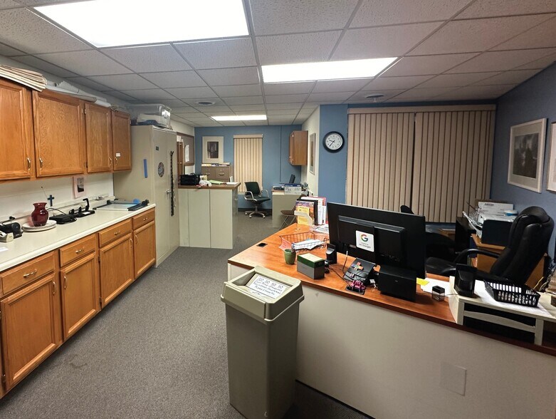 More Photos Of 1001 Chester Rd, Lansing Religious Facility For Lease