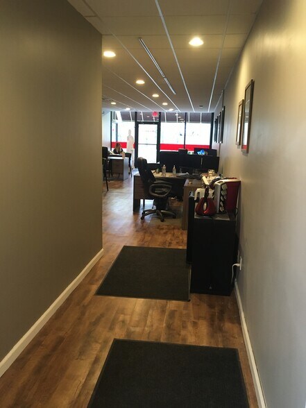 More Photos Of 140 E Main St, Huntington Storefront Retail Office For Lease